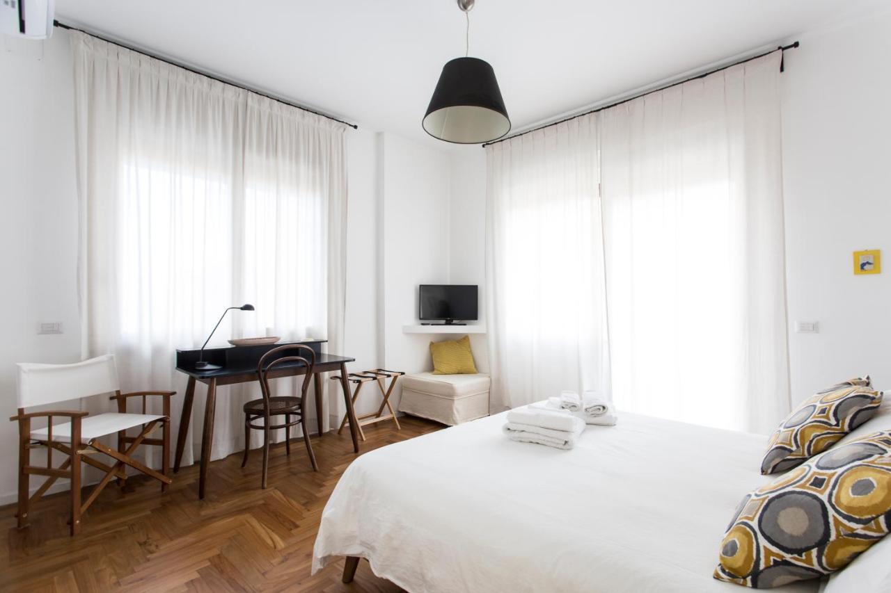 Dimora Toledo Apartment Napoli Bagian luar foto